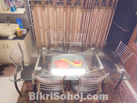 Table set with 6 chairs